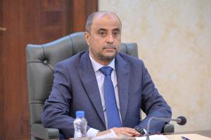 مفاجأة من العيار الثقيل.. قرار لرئيس الوزراء يصدم المسؤولين الحكوميين بشأن رواتب الدولار