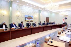 رئيس الحكومة يحذر التجار والمدارس والمستشفيات: خفضوا الأسعار فورا أو انتظروا العقوبات
