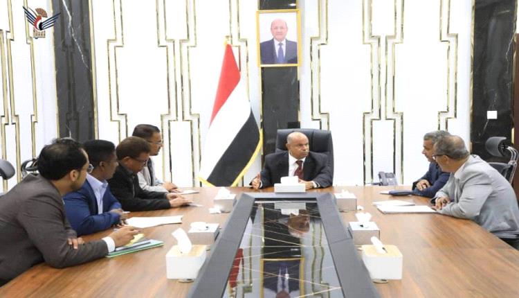 محافظ حضرموت يوجه بسرعة اجتماع المعنيين في الساحل والوادي لإعداد أمر هام