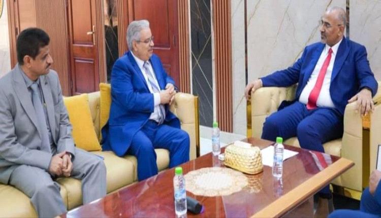 الزُبيدي يؤكد حرص الرئاسي على تطوير أداء الأجهزة الأمنية وبناء قدراتها