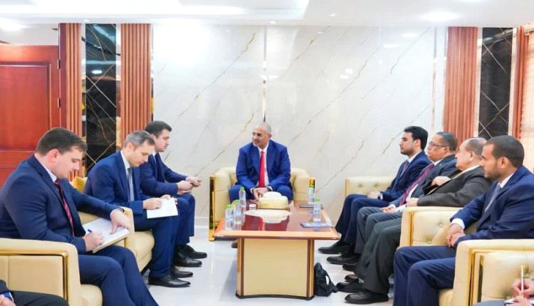 دول عظمى تعيد فتح سفارتها في عدن.. الزُبيدي يشيد بهذا القرار