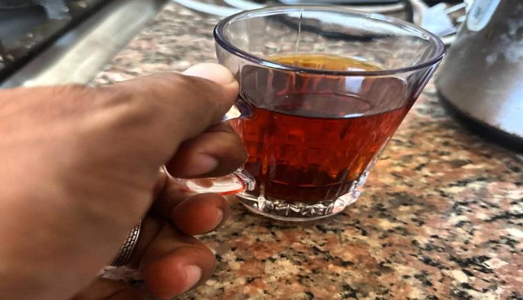 الشاي يقوي عظام كبار السن والإفراط في تناول القهوة يؤدي إلى انخفاضها