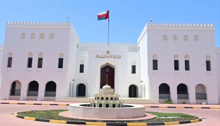 بوساطة عُمانية.. الحوثيون يفرجون عن 9 بحارة فلبينيين محتجزين