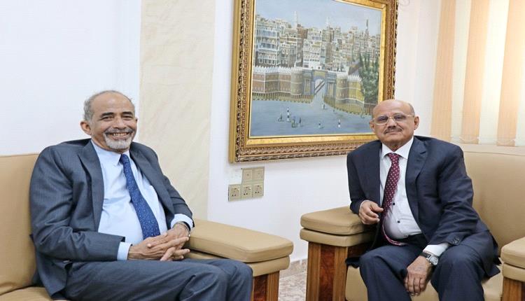 الصبيحي يلتقي محافظ البنك المركزي.. ويؤكد دعم الدول للاستقرار الاقتصادي