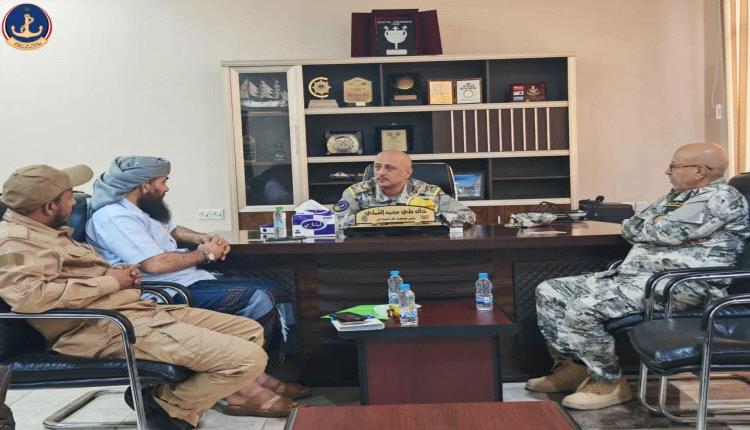 لقاء يناقش ترتيبات عودة خفر السواحل إلى لحج وتفعيل مركز خور عميرة