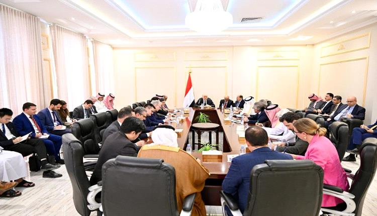 تفاصيل اجتماع هام بين العليمي وسفراء الدول الراعية للعملية السياسية بعد التطورات الأخيرة