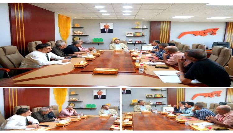 سلطة عدن تناقش مع قيادات المصافي ومنشأة الغاز إجراءات عاجلة لمعالجة أزمة الغاز 