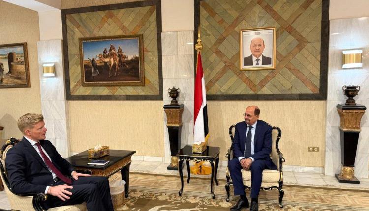 وزير الخارجية يلتقي المبعوث الأممي لبحث أخر التطورات 