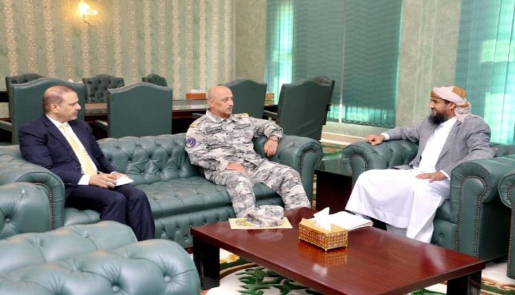 المحرّمي يلتقي القملي.. تعزيز قدرات خفر السواحل ومواجهة تهريب السلاح والتهديدات البحرية