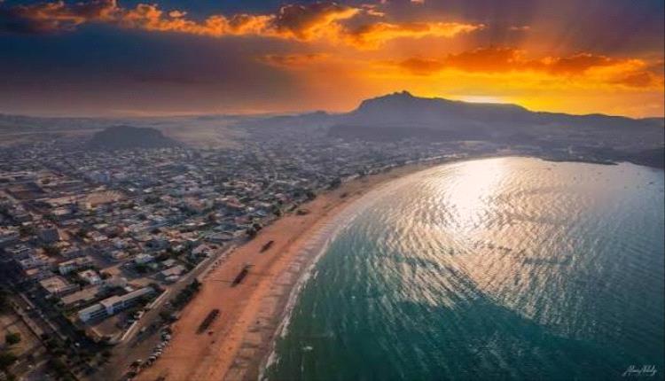 إطلاق نار في معسكر الشعب بعد رصد طائرات مسيّرة مجهولة فوق الأجواء