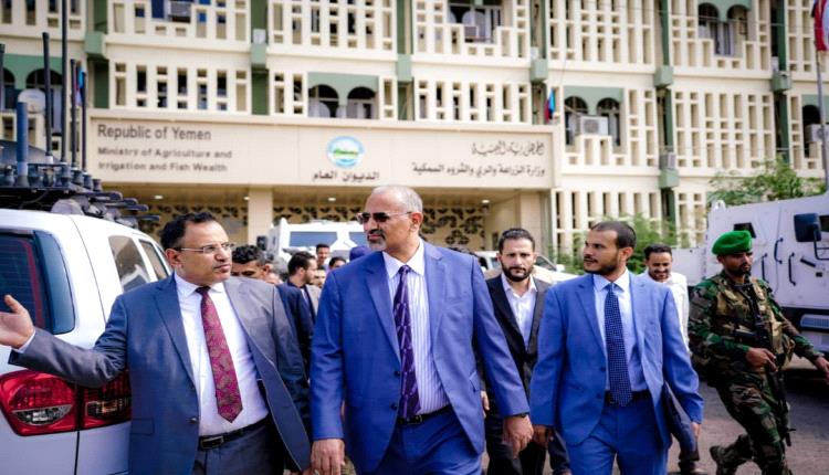 الزُبيدي يتفقد العمل في ديوان عام وزارة الزراعة والري والثروة السمكية وقطاعاتها