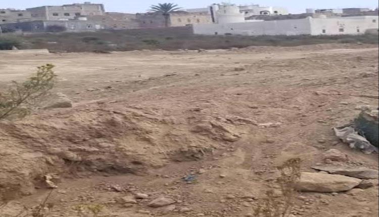 استحداثات جديدة تثير غضب شعبي في التربة… استمرار العبث بمقبرة الطيّار