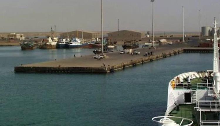 مشروع ضخم يعيد لميناء المخا مكانته البحرية.. استقبال سفن بحمولات تصل إلى نحو 50 ألف طن