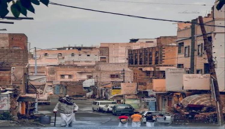 مسلحو اللواء 22 ميكا يعتدون على فتاة في وضح النهار ويطلقون النار على سيارتها بتعز