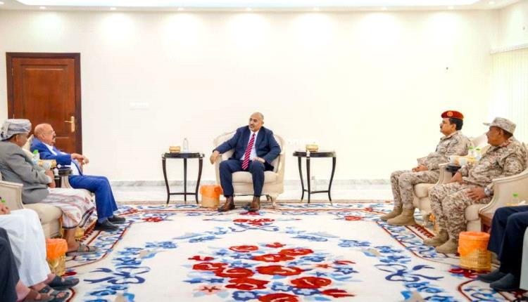 الزُبيدي يجدد التأكيد على جاهزية القوات الجنوبية للمشاركة في اي عملية عسكرية لتحرير الشمال 