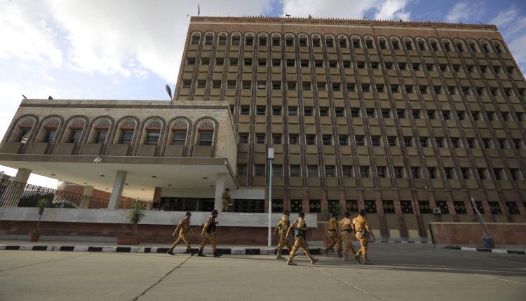 شركات صرافة تتساقط في صنعاء بتواطؤ بنك الحوثي.. مودعين يفقدون ملايين الريالات السعودية