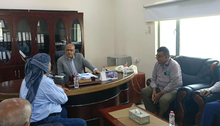 الوزير باذيب يطلع على سير المشاريع المنفذة في المؤسسة العامة للاتصالات بعدن 