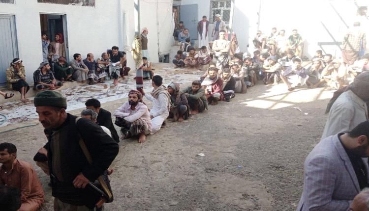 كشفت مصادر صحفية، اليوم الاربعاء، عن مواصلة مليشيا الحوثي توسيع عمليات التجنيد القسري داخل السجون الخاضعة لسيطرتها، عبر إجبار مئات المحتجزين على الالتحاق بصفوفها والمشاركة في القتال مقابل الإفراج عنهم. #اليمن 