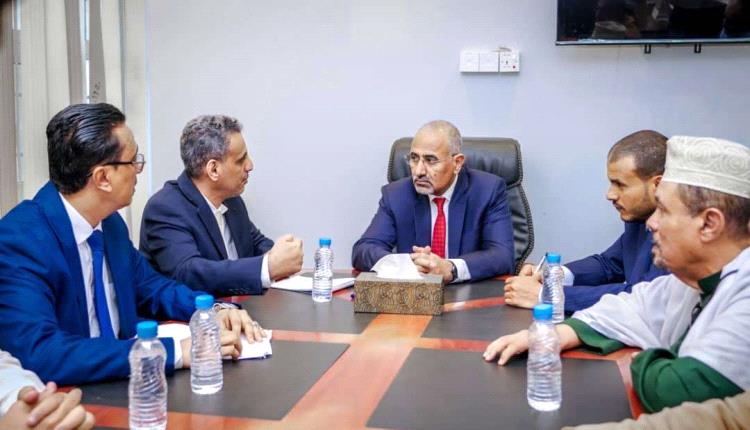 الزُبيدي يواصل جهود تطبيع الأوضاع في الوزارات الحكومية بالعاصمة عدن 