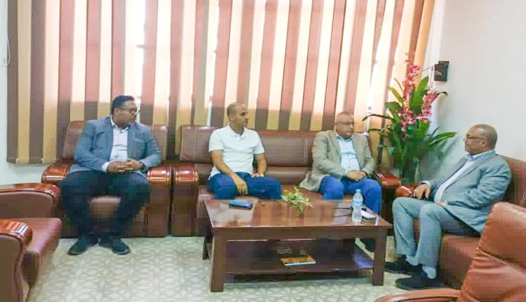 الوزير باذيب يطلع على مستجدات المشاريع الاستراتيجية بشركة تيليمن بعدن 