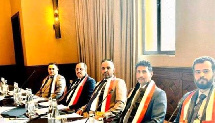 مستجدات مشاورات مسقط.. تقدم محدود وتواصل النقاشات بين الحكومة والحوثيين 