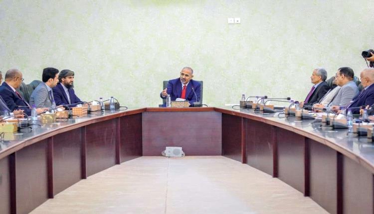 قيادة الانتقالي العليا تؤكد مواصلة جهود تنفيذ خطة الإصلاح والتعافي الاقتصادي