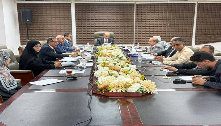 البنك المركزي في عدن يصدر قرار هام ويناقش التطورات الجارية وانعكاساتها