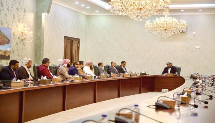 أبو زرعة يجتمع مع قيادات اقتصادية ورجال أعمال في عدن
