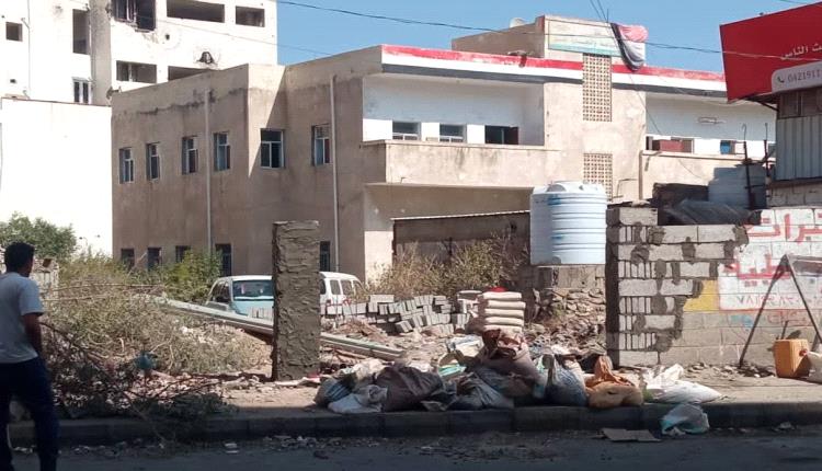 بيان رسمي شديد اللهجة.. اعتداء سافر على مرفق حكومي في تعز