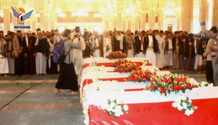 سلطة صنعاء تشيع جثامين 5 من ابرز قياداتها العسكرية التي قتلت بغارات إسرائيلية.. اسماء وصور
