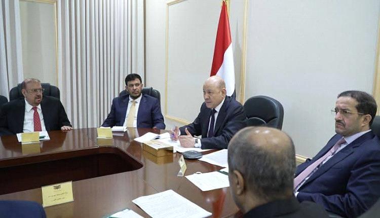 صحيفة سعودية تهدد الانتقالي باجراءات أشد صرامة.. والعليمي يطلب تدخل عسكري في حضرموت