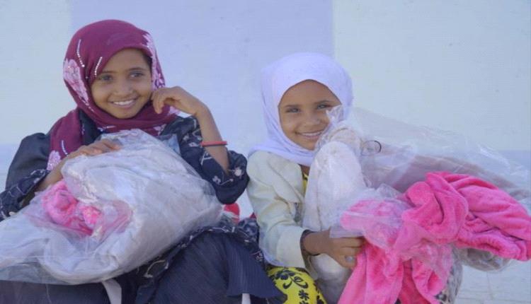بدعم كريم من الإمارات.. توزيع ملابس شتوية على الأطفال في ريف المخا