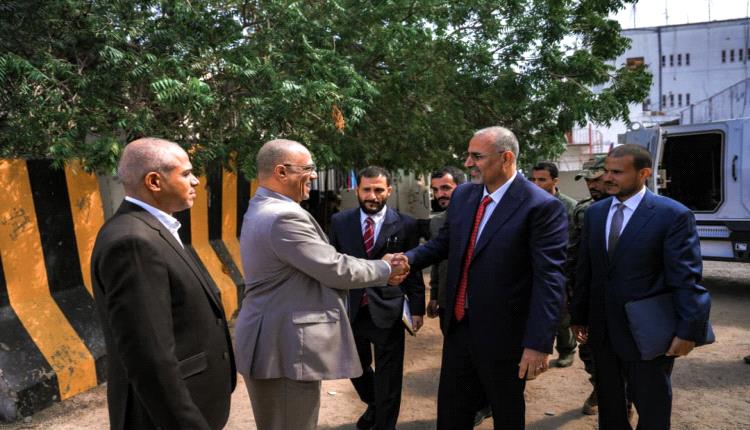 الزُبيدي يتفقد جاهزية وزارات الاتصالات والخدمة المدنية والشؤون الاجتماعية