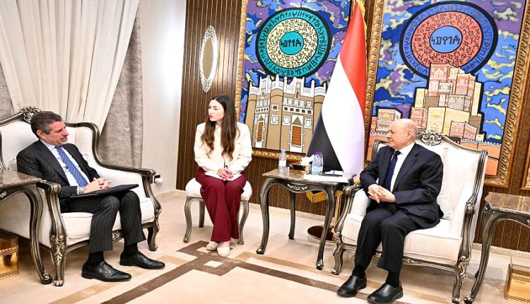 العليمي يقول أنه تبقى مرحلة واحدة من خطة إعادة التموضع في وادي حضرموت