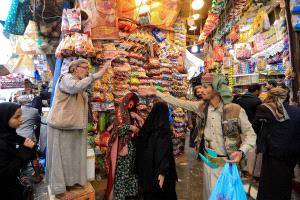 السعر الجديد يصدم سكان صنعاء.. ارتفاع السلع والمواد الغذائية بشكل جنوني