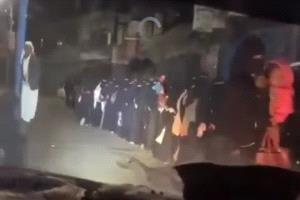 طوابير النساء ليلا تكشف 