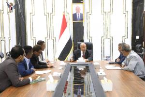 محافظ حضرموت يوجه بسرعة اجتماع المعنيين في الساحل والوادي لإعداد أمر هام