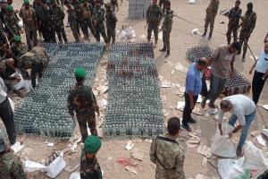 للمرة الثانية خلال شهر.. إتلاف كمية كبيرة من الخمور المهربة