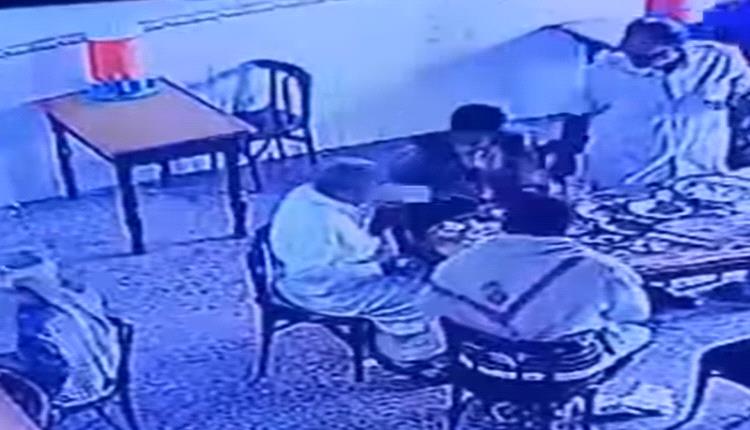 فيديو يفضح تصرفات شيخ حوثي يثير غضب واسع باليمن