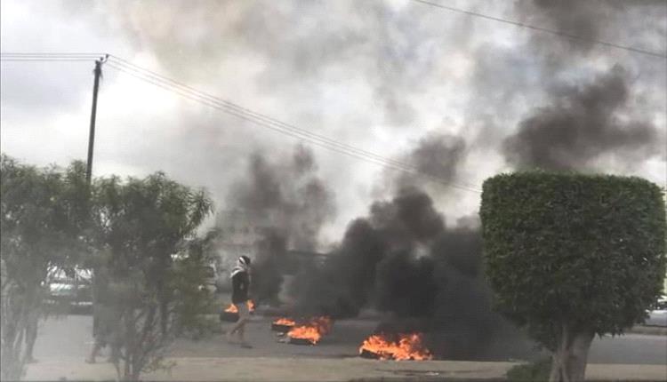 مظاهرات غاضبة في عدن وانقطاع الكهرباء يصل إلى 14 ساعة