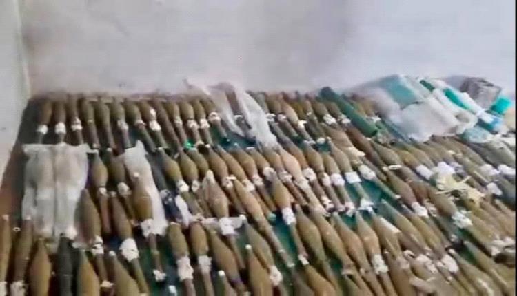 قوات العمالقة تضبط شحنة ذخائر وقذائف مهربة بالقرب من باب المندب 