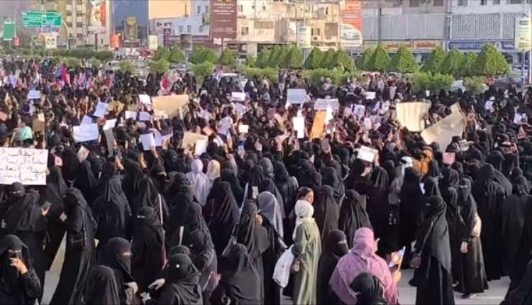 أول هجوم على المبعوث الأممي بعد وصوله إلى عدن.. الغضب القادم من النساء 