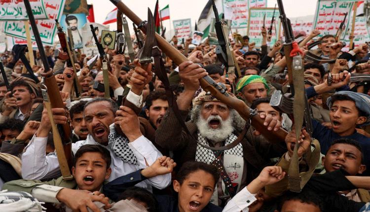 ضباط عملوا مع الجماعة يكشفون امتلاك الحوثي مواد مشعة وكيماوية لتصنيع صواريخ ورؤوس قاتلة