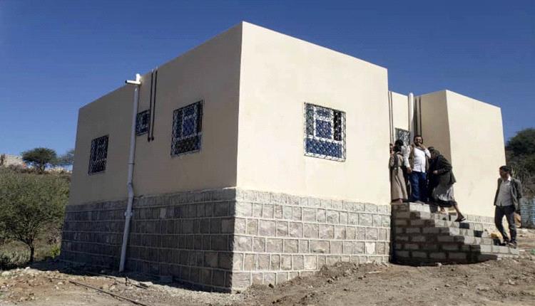فضيحة التمييز الحوثي: وحدات سكنية على أراضي منهوبة حكرٌ لسلالة عبد الملك والفقراء بالعراء
