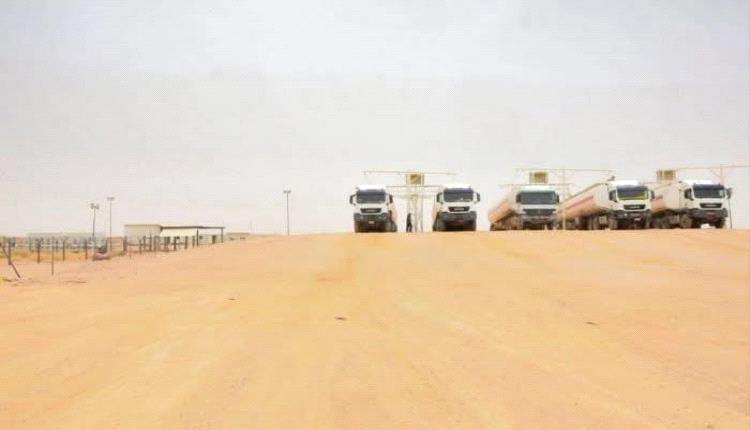 عمال قطاع العقلة يوقفون ضخ النفط من جديد: احتجاجات تهدد بإطفاء كامل لكهرباء عدن