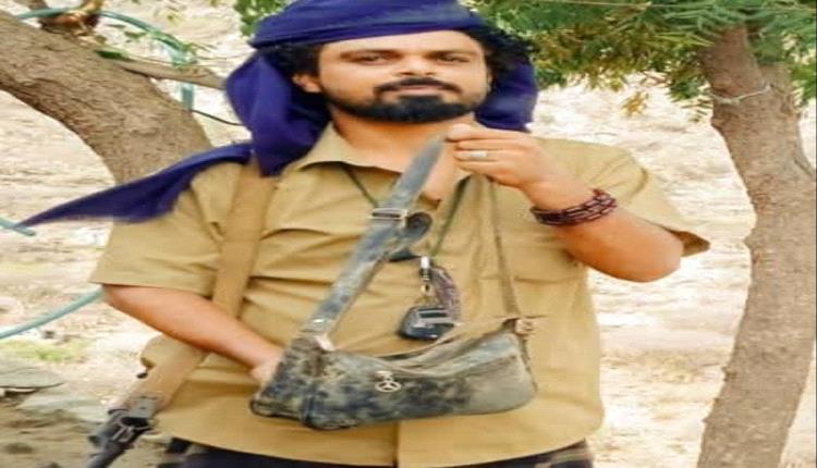 شاب يعثر على شنطة ثمينة جرفها السيل ويعيدها كاملة إلى صاحبتها في وادي شعب