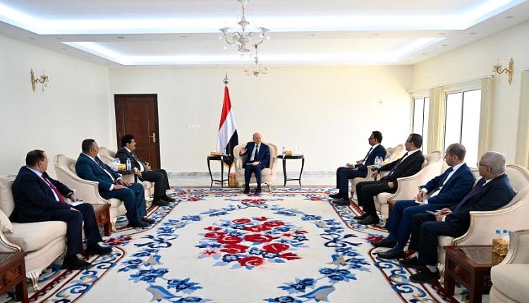 العليمي يستقبل قيادات المكتب السياسي للمقاومة الوطنية.. تفاصيل لقاء هام