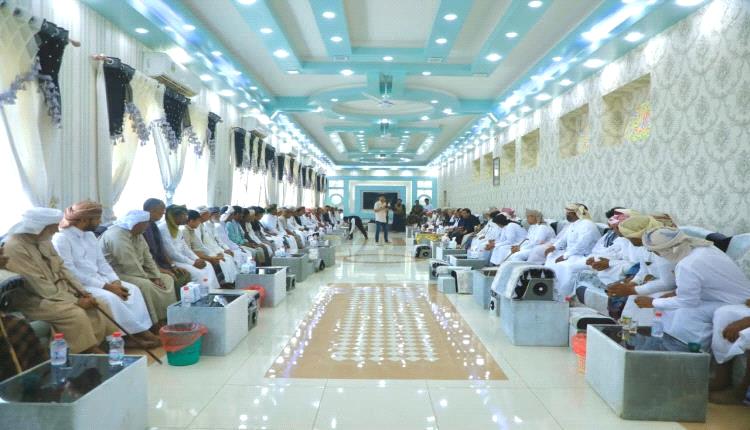 محافظ المهرة يدلي بتصريح هام أثناء لقائه وجهاء وشيوخ المحافظة