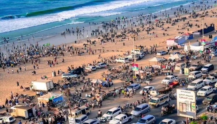 إنقاذ ثلاثيني من الغرق واستمرار البحث عن فتى جرفته الأمواج العاتية في حضرموت
