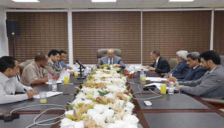 عدن تتحرك.. لجنة عليا تفتح ملف استيراد اليمن تحت رقابة البنوك والصرافين